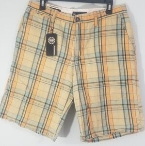 Weather Proof Mens NWT Multicolor Plaid Cargo Shorts. Waist 34". Inseam 10.5"